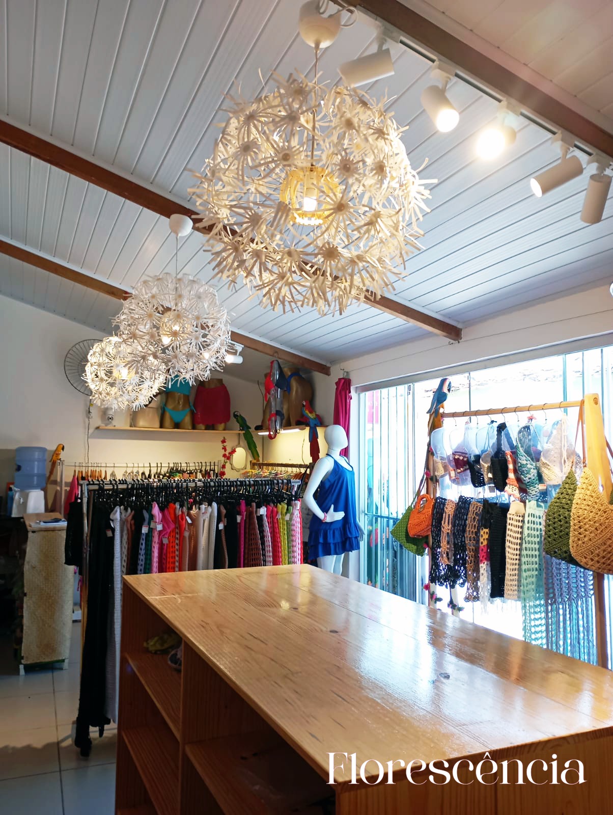Interior da loja Florescência Moda